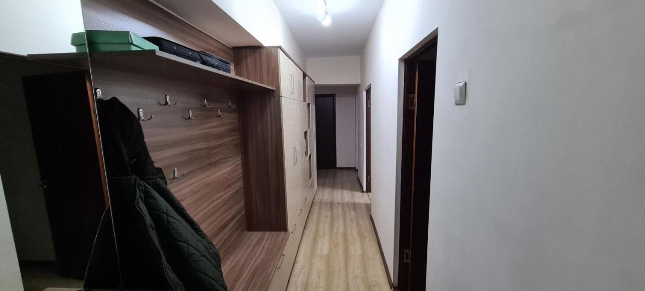 Flat In Central Bisjkek Eksteriør billede