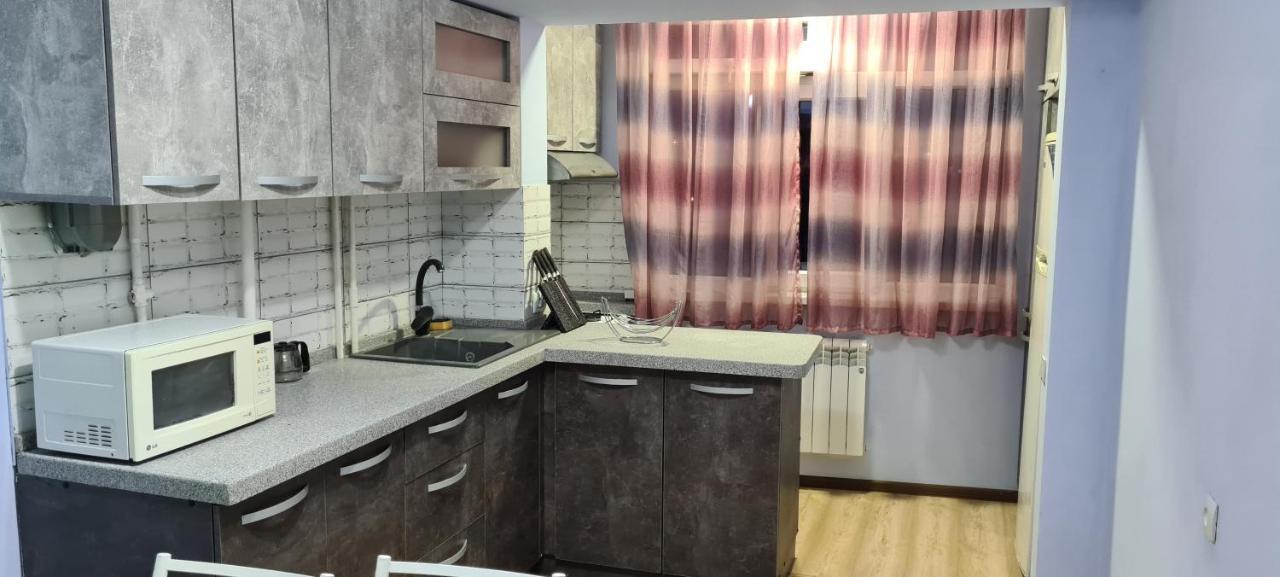 Flat In Central Bisjkek Eksteriør billede