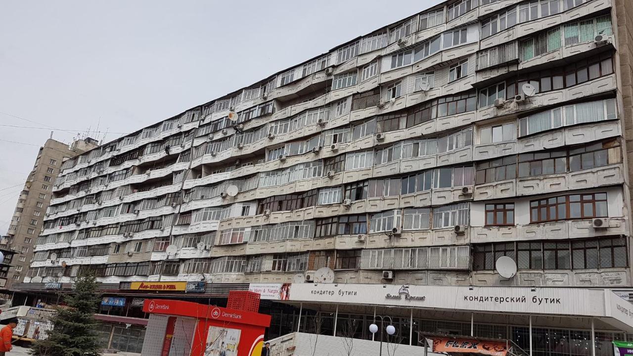 Flat In Central Bisjkek Eksteriør billede