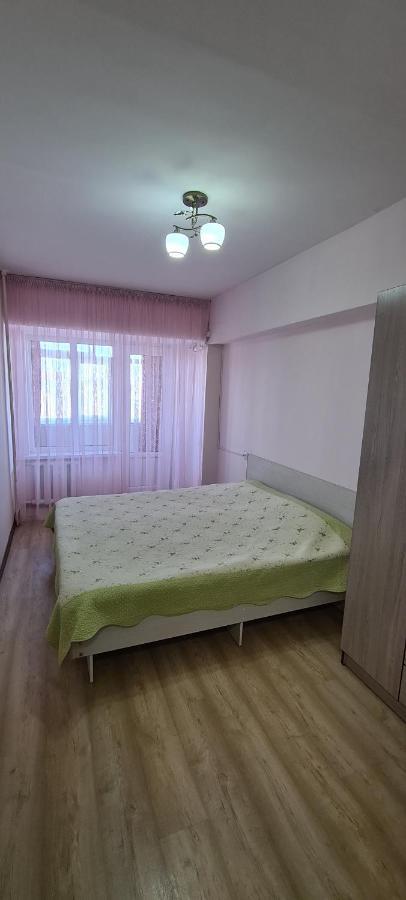 Flat In Central Bisjkek Eksteriør billede